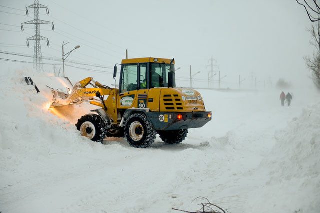 Prima zăpadă nu îi sperie pe primarii Gorjului