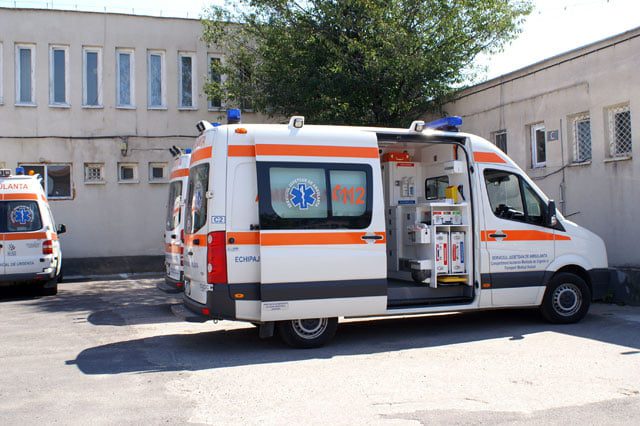 Patru ambulanţe rulează deşi au peste 450.000 kilometri la bord