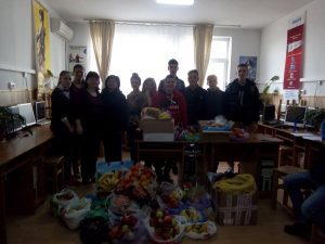 Elevii Liceului Energetic au donat zeci de kilograme de fructe și legume