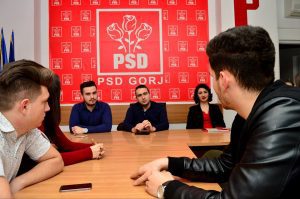 Elevii sociali democraţi din Craiova, schimb de experienţă la Târgu-Jiu