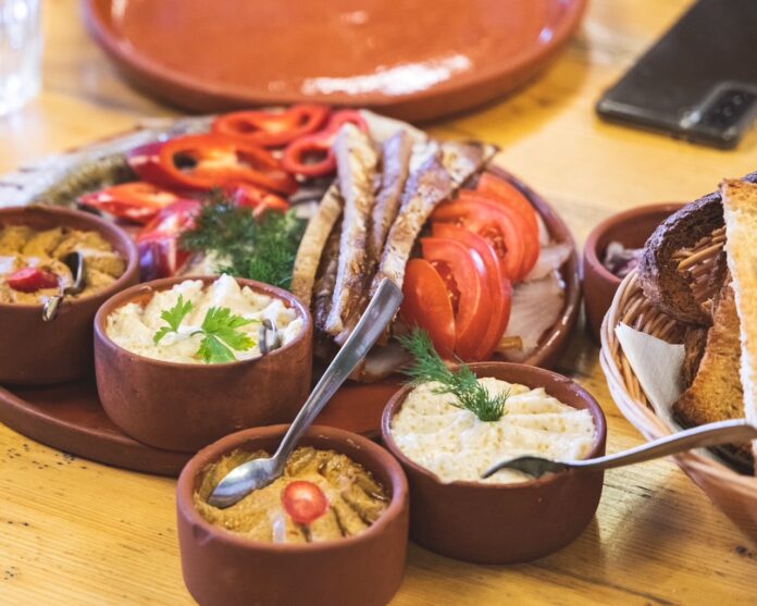 Suntem sinteza gusturilor din trei mari imperii! Gastronomia ne definește la fel de mult ca arta și cultura!