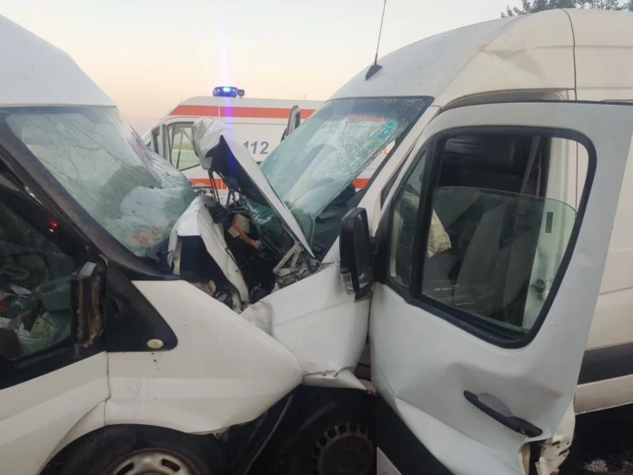 Un șofer din Gorj a murit înfiorător într-un accident violent – Lovitură frontală cu un microbuz cu lubeniță!