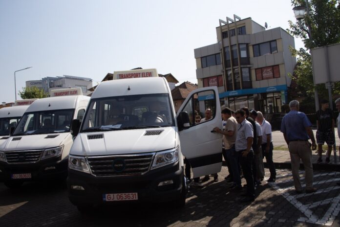 Elevii din Gorj vor circula în microbuze electrice eco! Cum schimbă acest proiect școala locală