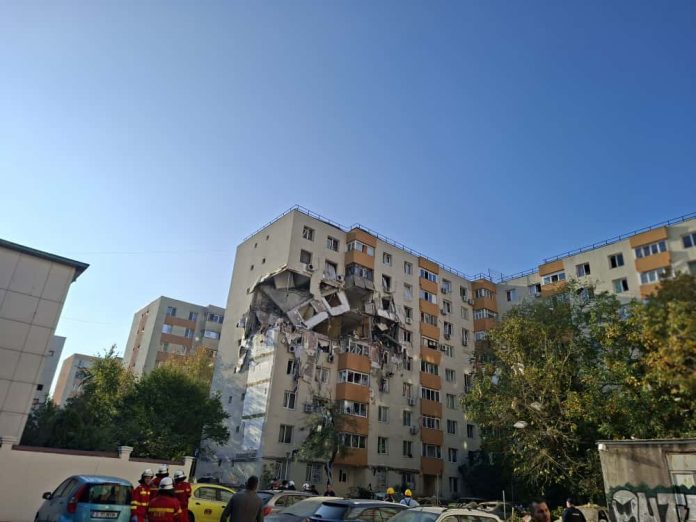 Două etaje s-au prăbușit într-un bloc din Sectorul 5 al Capitalei, după o explozie puternică pe Calea Rahovei