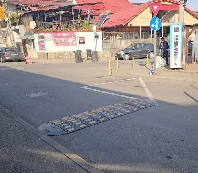 În sfârșit, a fost montat limitatorul de viteză la intersecția periculoasă din Târgu Jiu