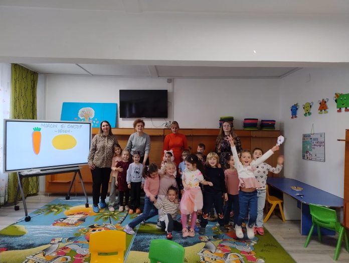 Întâlnire emoționantă între învățătoarele Școlii „Gheorghe Tătărăscu” și viitorii școlari de la Grădinița cu Program Prelungit Nr. 8