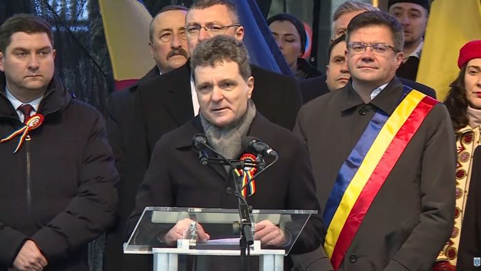 Nicușor Dan și Ilie Bolojan, întâmpinați cu huiduieli în Moldova. Tensiuni politice de Ziua Unirii și pe fondul reducerilor bugetare