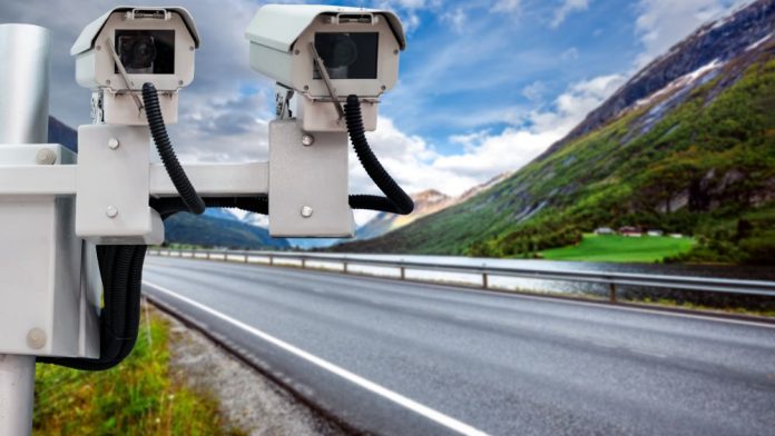 Șoc pe șoselele din România: 550 de camere radar te pot amenda chiar pentru viteza medie!