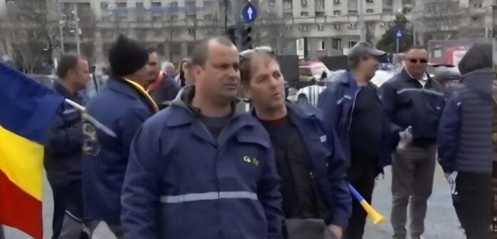 SCANDAL URIAȘ LA CEO: angajați concediați se autodenunță că au dat MITĂ pentru locuri de muncă. Șefi și lideri de sindicat, în vizorul anchetatorilor