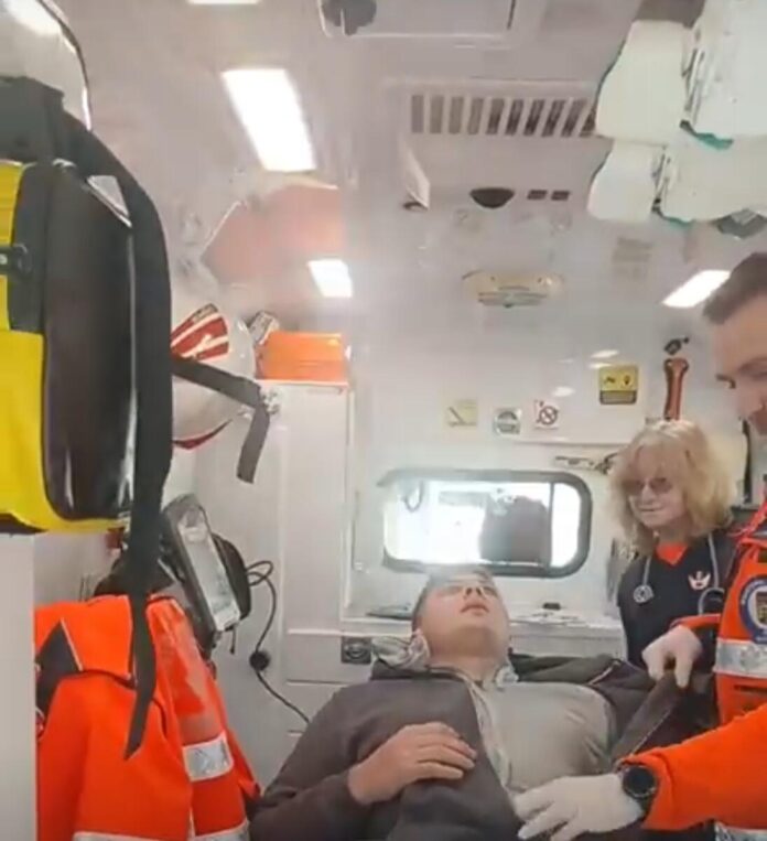Miner în greva foamei, dus cu ambulanța din fața Ministerului Energiei