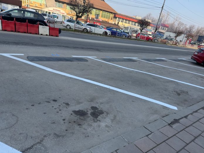 Parcările de reședință din Piața Mare, deschise publicului pe timpul zilei. Municipalitatea schimbă regulile în centrul municipiului Târgu Jiu