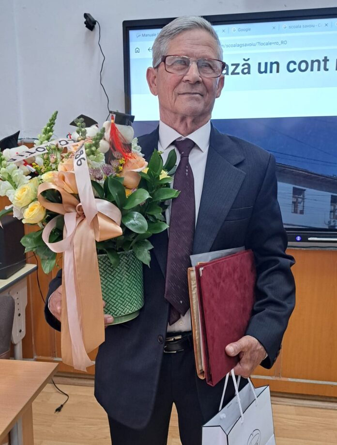 est incredibil făcut de foști elevi din Gorj! Învățătorul lor de 80 de ani a izbucnit în lacrimi