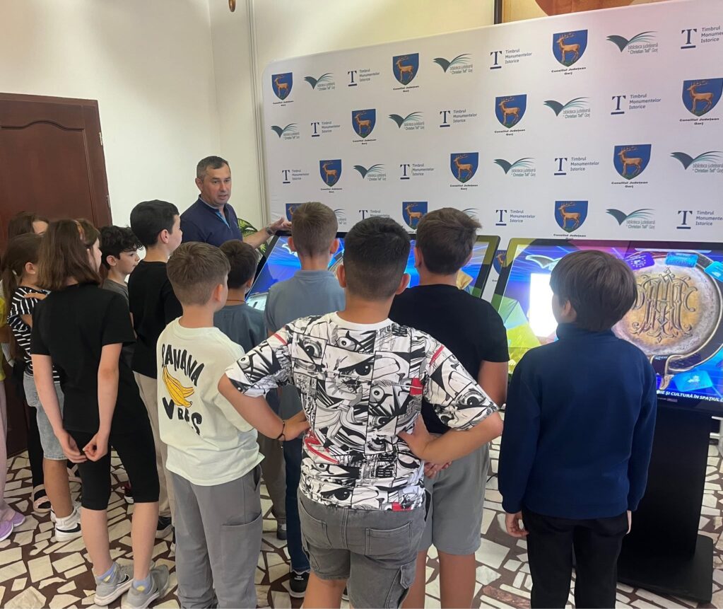Ateliere digitale la Biblioteca Județeană „Christian Tell” Gorj: elevii de la Colegiul Național „Tudor Vladimirescu”