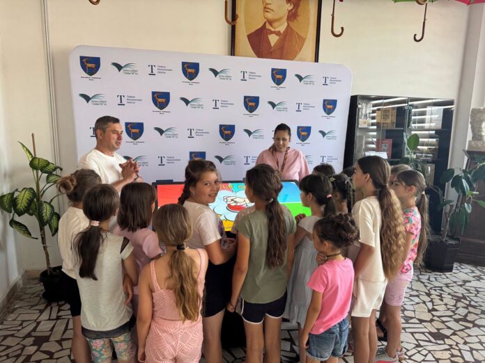 Copiii din Turburea descoperă patrimoniul și tehnologia la Biblioteca Județeană „Christian Tell” Gorj. Atelierele digitale continuă și în vacanță