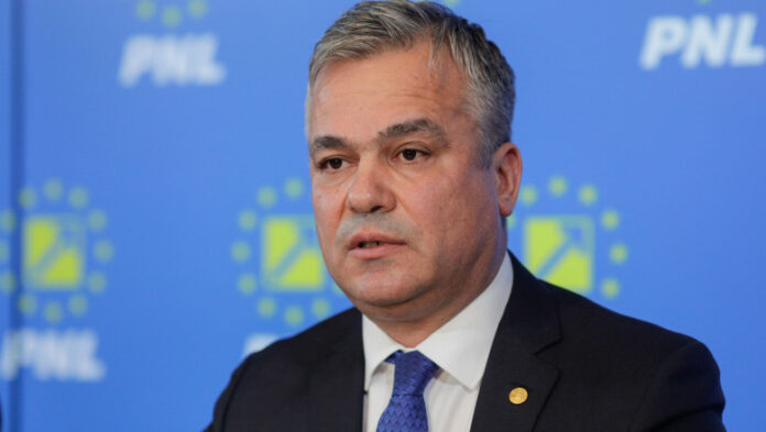 Război total în PNL. Adrian Veștea pregătește candidatura împotriva lui Ilie Bolojan la Congres