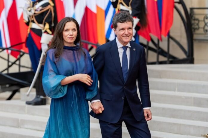 AUR vrea să-i interzică Mirabelei Grădinaru să-l însoțească pe Nicușor Dan în deplasările oficiale. Proiect depus în Parlament